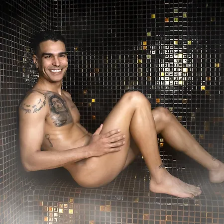 Elite - Gay Men Only (adults Only) 2* סיטגס