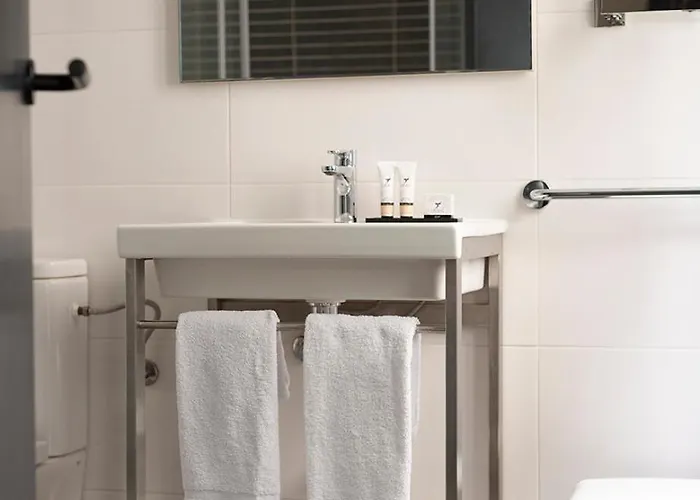 Elite - Gay Men Only (adults Only) 4* Сіджас