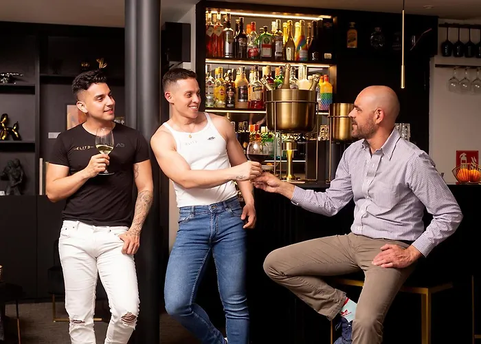 Elite - Gay Men Only (adults Only) Pensión