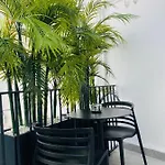 Casa de hóspedes Elite - Gay Men Only (adults Only)