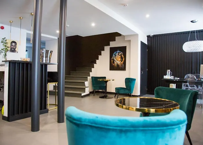 Elite - Gay Men Only (adults Only) Сіджас